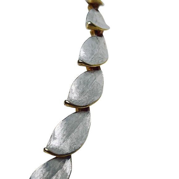 Vintage Gold Tone With Silver Tone Leaf Links Necklace & Clip On Earrings (5873) - Picture 5 of 10